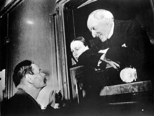 Горький провожает Ромена Роллана. 1935 год