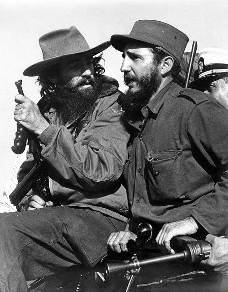Фидель Кастро и Камило Сьенфуэгос в горах Сьерра-Маэстро. Фото: 1959 г.