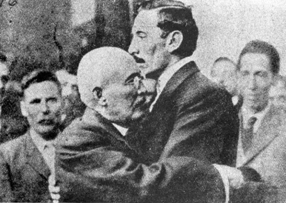 Викториано Уэрта (слева) и Паскуаль Ороско (справа). Фото: 1913 г.