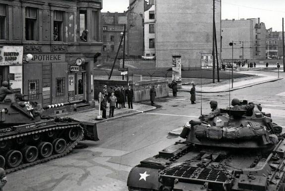 Американские танки на улицах Берлина, октябрь 1961 г.