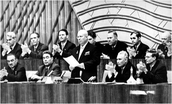 Хрущев выступает на ХХ съезде КПСС