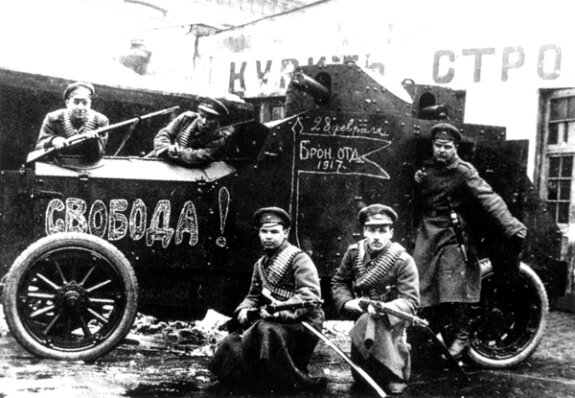 Солдаты присоединившиеся к революции. 13 марта (28 февраля) 1917 г.